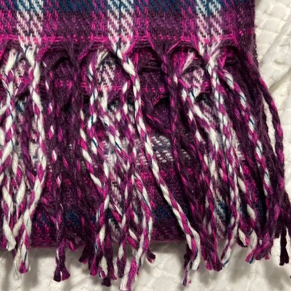 NWT- LOFT. Plaid Scarf - Picture 3 of 6